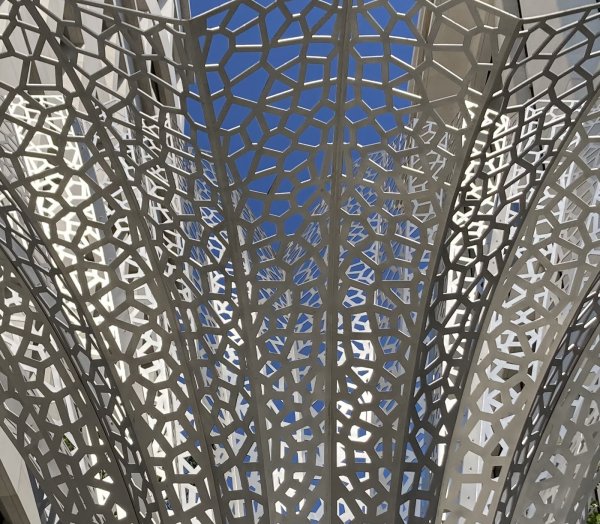 Design plech Amorphous
